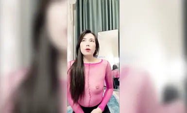 快手福利 超極品輕熟少婦『蝶蝶姐』可甜可御干凈粉嫩身材好客廳裸舞自慰絲襪塞逼 (1)