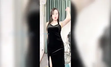 Kuaishou의 최고급 성숙한 젊은 여성인 "나비 누나"는 달콤하고 세련되었으며 깨끗하고 분홍빛 몸매와 훌륭한 몸매를 가지고 있습니다. 그녀는 거실에서 나체로 춤을 추고 자위를 하며 스타킹을 신습니다. (6)