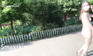 早期顶级露出网红【Smaxskin】重出江湖，最新户外公共场所露出(1)