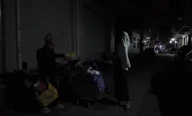 คนดังทางอินเทอร์เน็ตยอดนิยม [cikaimoon] ถูกคนเดินผ่านไปมาถ่ายรูปด้วยโทรศัพท์ขณะที่เธอเปลือยกายในเมือง (4)