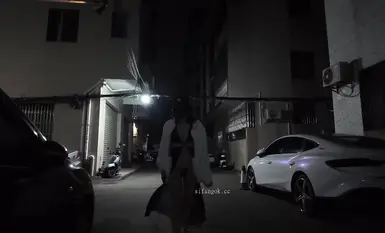 คนดังทางอินเทอร์เน็ตยอดนิยม [cikaimoon] ถูกคนเดินผ่านไปมาถ่ายรูปด้วยโทรศัพท์ขณะที่เธอเปลือยกายในเมือง (4)