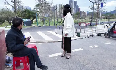 人気インターネットセレブの[cikaimoon]が街中で露出行為をしているところを通行人に携帯電話で撮影された（5）