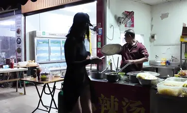 網紅人氣露出女神【cikaimoon】城市露出被路人拿手機拍攝 (6)