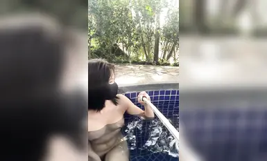 網紅人氣露出女神【cikaimoon】戶外溫泉 全裸跟其他客人一起泡溫泉 (4)