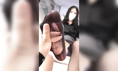 발 사진의 달인 [동포 씨 원작] 아마추어 여대생, 발 페티시, 대화 포함, 검은 스타킹, 처음에는 약간 수줍어함 (3)