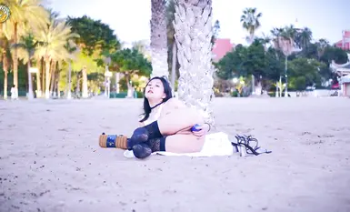 Pixiv celebrity IKEA host 'Fullfive' masturbates outdoors using wooden benches and beach props on Zhonghua Road in Gulangyu (1)