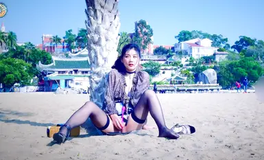 คนดังจาก Pixiv เจ้าของ IKEA ชื่อ 'Fullfive' สำเร็จความใคร่กลางแจ้งบนม้านั่งไม้และอุปกรณ์ประกอบฉากชายหาดบนถนนจงฮวาในกู่หลางหยู (3)