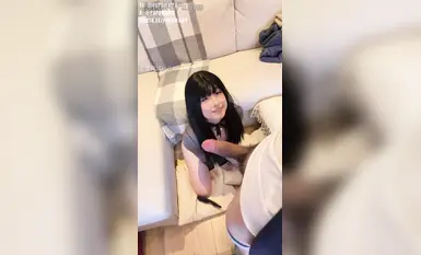 Một người dùng Twitter, "Pupu噗噗," đã đăng bài về việc chơi trò chơi "Potato Chip Game: The Witch's Poison" trên TikTok. Bài đăng mô tả sự thích thú tột độ với nhiều tư thế quan hệ tình dục bằng miệng khác nhau.