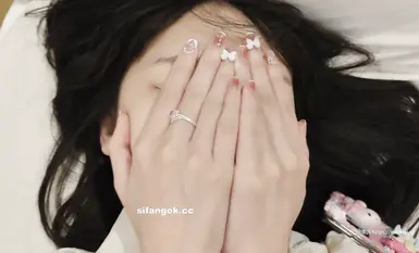 素人によるオリジナル映像流出：抜群の美貌を持つトップクラスの女子学生【鋼鉄の歯の少女】と彼女の彼氏である教師が教室でオーラルセックス。ヒロインの脚は長くて細い（１）