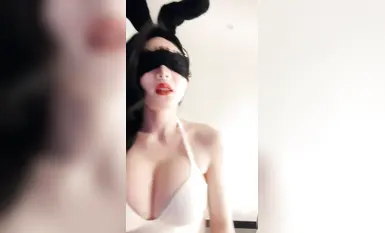 妩媚妖娆诱惑到爆，狐狸精苏妲己再世，人间尤物极品美乳最美蜜桃臀，PK惩罚倒立突破尺度，喷水肛球爆菊花