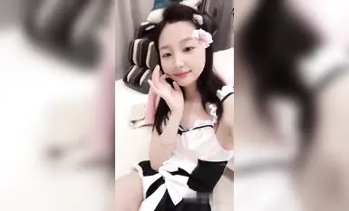 Foto-foto wajahnya yang berkualiti tinggi bocor di storan awan! Dia berpakaian seperti wanita dalam pakaian harian, tetapi bertukar menjadi perempuan jalang sebaik sahaja dia menanggalkan pakaiannya. Dia melancap, makan ayam, dan mendapat "air suci&q