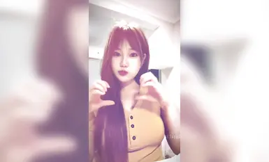 Phúc lợi TikTok: Cô gái trẻ ngực to, mông to [Youyou] Lông mu rậm rạp, không mặc quần tất, mông tròn đang thủ dâm (6)