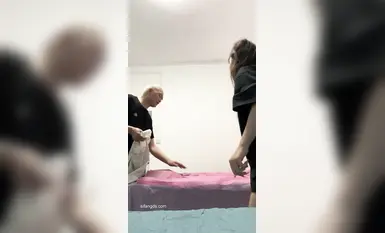 [Goda pengawal keselamatan dan tukang urut tua] Selesaikan tugas tuan: Goda pengawal keselamatan dan lelaki tua (3)