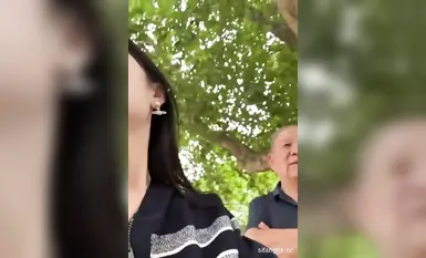 マスターのクエスト：【妹】おじいさんに胸を見せる - おじいさんのペニスを舐めたい