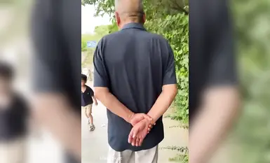 マスターのクエスト：【妹】おじいさんに胸を見せる - おじいさんのペニスを舐めたい