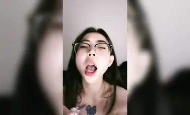 เด็กเกเรสักลาย [นิโค] ถูกทรยศขณะสำเร็จความใคร่ด้วยตนเองกับพี่ชายของเธอ การเต้นเปลือยยั่วยวน ช่องคลอดไร้ขนที่งดงาม เชื่อฟังและให้ความร่วมมือ (2)