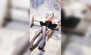 Blogger chuyên đăng tải các video khiêu vũ gợi cảm trên Bilibili, "Đôi chân ngọc cực đẹp và điệu nhảy quyến rũ [Yu Nai Yo]", giới thiệu một màn cosplay với thân hình đầy đặn, vòng một đồ sộ và điệu nhảy quyến rũ làm rung chuyển vòng một của cô. (Đây là một thông điệp "tặng kèm từ thiện" dành cho người xem.)