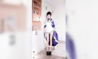 Blogger chuyên đăng tải các video khiêu vũ gợi cảm trên Bilibili, "Đôi chân ngọc cực đẹp và điệu nhảy quyến rũ [Yu Nai Yo]", giới thiệu một màn cosplay với thân hình đầy đặn, vòng một đồ sộ và điệu nhảy quyến rũ làm rung chuyển vòng một của cô. (Đây là một thông điệp "tặng kèm từ thiện" dành cho người xem.)