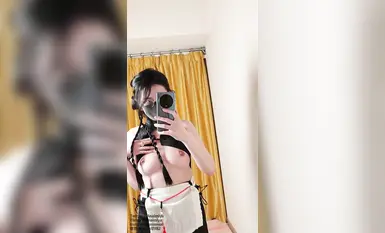 [อนาอิมิยะ] อินฟลูเอนเซอร์บนทวิตเตอร์ที่สวมแว่นตาสีตัดกัน ใช้ปืนช็อตไฟฟ้าทรงแมวดำ