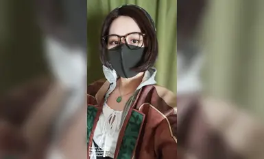 อนาอิมิยะ อัลมะ อินฟลูเอนเซอร์บนทวิตเตอร์ที่สวมแว่นตาสีตัดกัน และสัตว์ประหลาดหนวดปลาหมึก