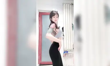 最新快手泄密！艺校毕业小美女【蒙佳怡】有颜值有身材，全新高难度骚舞长视频定制(1)