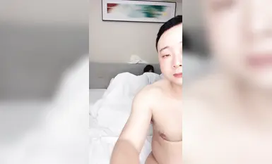 Jayinne, seorang jelita campuran, menggoda seorang pengajar yoga untuk melakukan seks oral, ejakulasi di muka, dan seks oral (1)