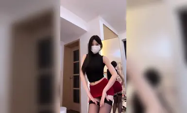 Ang matamis at seksing babae ni Kuaishou [Xiao Xiao Zhang] ay nagsasayaw ng hubad na sayaw na may makintab at walang proteksyon na medyas at nagsasalsal (2)