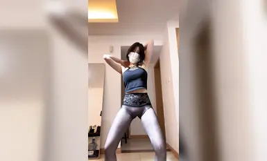 快手福利甜美风骚妹子【小小张】裸舞油亮无内丝袜自慰(6)