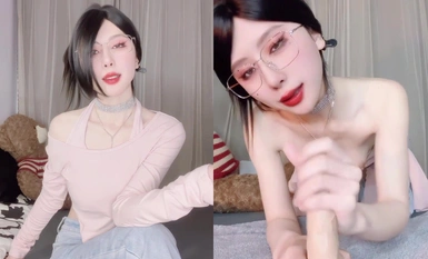 High-value internet celebrity live streamer [Dip in Peach Sauce] provides bonus videos featuring sex toys for masturbation, daily nudity, and full-on submissive attributes (2)