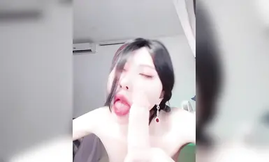 Người phát trực tiếp nổi tiếng trên internet có giá trị cao [Dip in Peach Sauce] cung cấp các video miễn phí có nội dung về đồ chơi tình dục để thủ dâm, khỏa thân hàng ngày và đầy những đặc điểm của gái điếm (5)