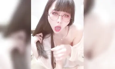 Penstrim langsung selebriti internet bernilai tinggi [Dip in Peach Sauce] menyediakan video melancap dengan alat mainan seks, bogel harian, dan penuh dengan atribut jalang (7)
