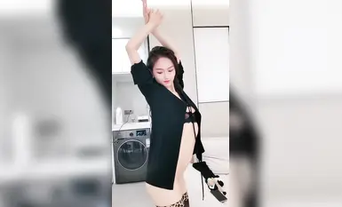 網紅裸舞御姐【吹小泡泡】極品一字馬長腿女神 激情裸舞 道具自慰彈力插 (5)