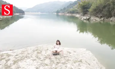 [การโชว์กลางแจ้ง] [กัวกัว] นางแบบชั้นนำโชว์เรือนร่างกลางแจ้งอย่างกล้าหาญ; ช่างภาพช่วยโกนขนให้เธอในป่า; การอ้าขาโชว์ช่องคลอดความละเอียดสูง; ป่าดอกพีช; การเต้นรำเปลือย (2)