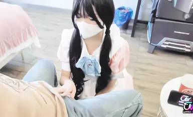 可爱双马尾福利姬【桃喵喵】最新作品，女仆上门做家务被迫激情性爱