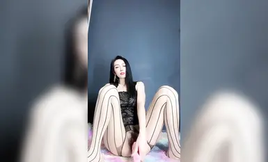 ผู้หญิงวัยกลางคนขายาวสวมถุงน่องและรองเท้าส้นสูงคุณภาพเยี่ยมของ TikTok [Eleven] – ใบหน้าและการฝังเข็มในเฟรมเดียวกัน (5)