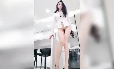 網紅裸舞御姐【吹小泡泡】極品一字馬長腿女神 激情裸舞 道具自慰彈力插3 (2)