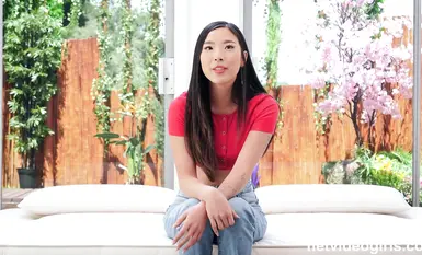 高顏值人氣韓國正妹「Elle_Lee」騷貨留學生和大洋屌男友激情啪啪_高潮時忍不住勾起小腳丫