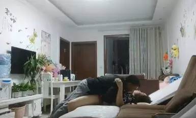 麻雀の知人の良家の奥さんヤリマン、密かに撮影されたファックに来ようとして、非常に自由にフェラでJBを引き出すために、服が中に脱いでいない、ファックの爆発にバック大きなお尻を保持し、満たすためにあまりにも速く撮影。