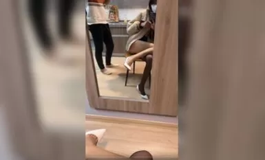 酒店里面约个模特身材的女神高层中爬窗后入啪啪，黑丝细腿骚气十足