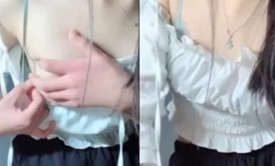 [19-year-old girl], isang bagong debut na babae, lihim na nagsasalsal sa bahay, ang kanyang perpektong pink na puki ay basang-basa, kapana-panabik at kapana-panabik