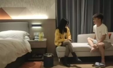 【胖子工作室】大圈高端奥迪女，跪着吸吮舔屌，怼着骚穴持续输出，搞得妹子受不了，要退钱走人