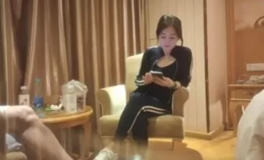 【胖子工作室】，粉絲期盼返場，美少婦再次登門，風騷嫵媚，宛如情人相聚