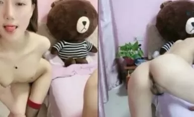 年輕短髮學生頭新人妹子，貧乳苗條身材，互玩69，無套女上位打樁