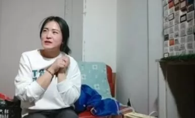 【大内密探008】泡良高手，带良家回宿舍，喝酒聊天多哭了，推到要操逼，扣骚逼振动棒伺候，后入爆操大屁股