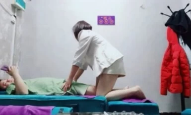 [Du khách 3572823], có một tấm biển "Cấm nội dung khiêu dâm, cờ bạc và ma túy" treo trên tường. Hai anh chàng này hoàn toàn phớt lờ nó sau khi rửa chân, họ thực hiện các dịch vụ đặc biệt và đụ âm hộ của mình.