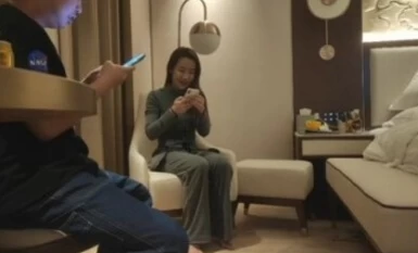 【胖子工作室】長腿禦姐騷女，吃藥操逼，按著頭插嘴，懟著騷穴猛操，2小時搞了兩炮，搞得太爽癱軟