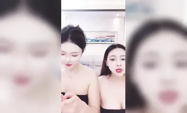 頂級女神【女模小草莓】帶閨蜜下海~無套輪著干~內射~自慰 (1)