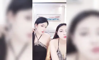 頂級女神【女模小草莓】帶閨蜜下海~無套輪著干~內射~自慰 (3)