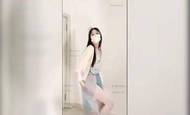 最新抖音泄密！東北氣質反差騷姐姐【香香一字馬】定製福利，裸舞脫衣舞自慰高潮噴水 (2)