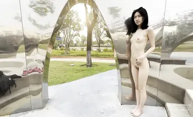 網紅高顏值美少女團隊【西萌工作室】極品在校女大學生【瀨瀨】新發布 白天夜晚 游樂場 電梯間露出，還是帶上眼鏡騷 (2)